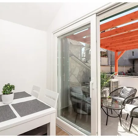 Kuca Gambin Apartment Primosten